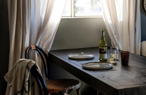 South Fremantle Apartment | Fremantle Beach Pad - ocean front, cafes, bars