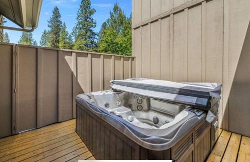 Sunriver House | Fremont Crossing 4Bdrms, 2 masters, one on main, HotTub, Sleeps 12, SHARC passes