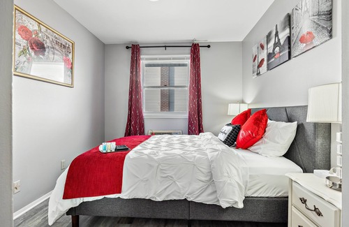 Montgomery Condo | French themed cozy apt w/garage/FastWiFi/Sleeps up to 8/Montgomery.