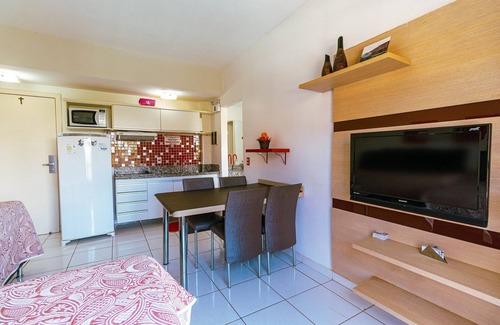 Setor Lagoa Quente Apartment | Frente ao Parque da Lagoa Quente, Apto particular com varanda e vista piscinas, com tela de proteção