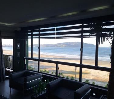 Pompeia Apartment | Frente Mar Santos 130 m2