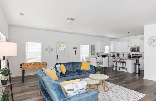 Charlotte House | Fresh & Comfy Near Uptown w/HotTub & Private Yard
