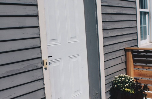 Mount Eaton House | fresh modern 3/Bd wk end getaway in Amish country