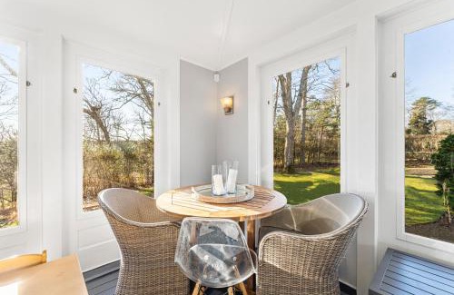Oak Bluffs House | Fresh Pond Chateau Renovated Bright and Cozy Home