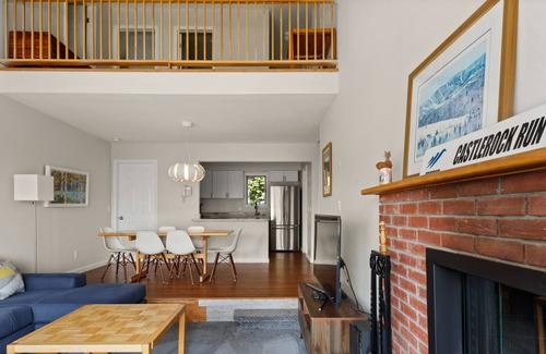 Warren Condo | Fresh Powder: Modern Style Near Sugarbush!