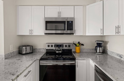 Warren Condo | Fresh Powder: Modern Style Near Sugarbush!