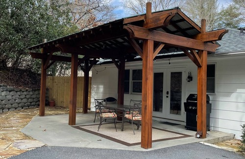 Pisgah Forest Apartment | Fresh updated detached guest cottage 7 min to ntl. forest & downtown Brevard