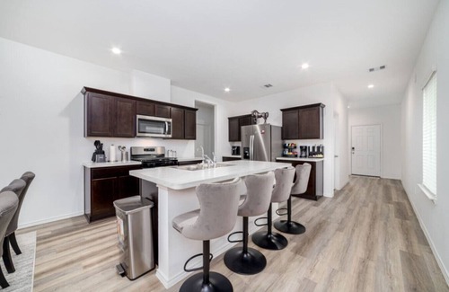 Houston House | Freshly Built 4BR, 2.5-Bath Home in North Houston