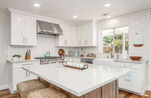 Raisin House | Fresno Home|Family Friendly Loft| 3/2.5 | Garage