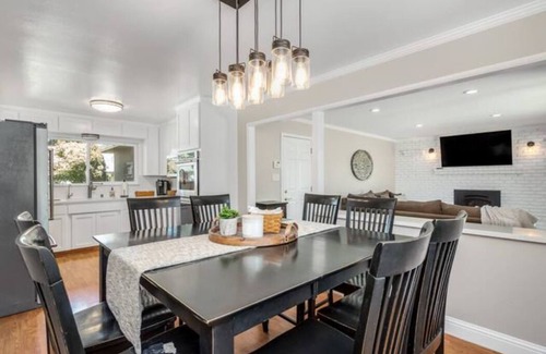 Raisin House | Fresno House, Sleep No. Beds, BBQ, Fire Pit, 4 Bed: 2 Bath