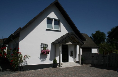 Eggebek House | Frey: Holiday home on two floors with terrace - Ferienhaus Frey