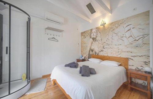 Riou - Petit Juas - Av de Grasse Apartment | FRGK "4 Suites Privées Exclusives"