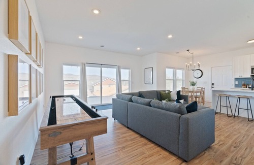 Davenport House | Friday Bay Retreat With Beautiful Lake Views