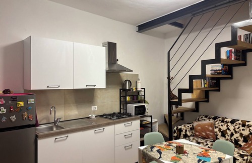 Como House | Friendly Africa Room in downtown Como near lake, funicular, train and bus stop