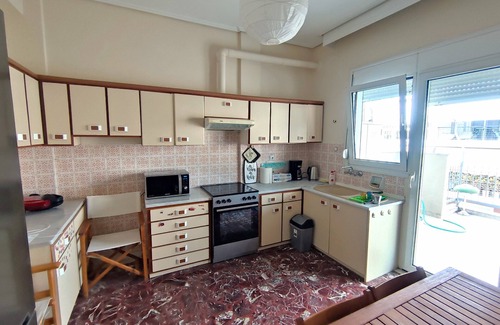 Larissa Apartment | Friendly central apartment! Best choice for trips or business purposes!