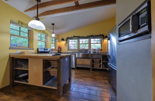 Moab House | Friendly getaway with mountain views and gas grill - one block from Main Street
