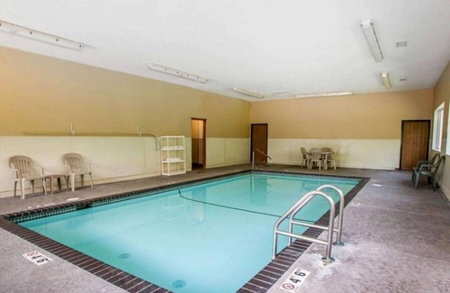 Quad Cities House | Friendly service coupled with value accommodations in Davenport !