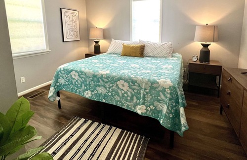 Clanton House | Friendly Small Town Home, 3 mi from I-65, Great Location! Close to everything!