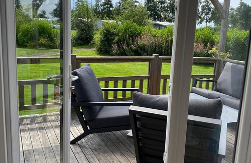 De Veenhoop Ski Chalet | Friesland Chalet near the watershore