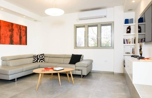 Tel Aviv Promenade Apartment | Frishman Beach Prime Location w/ Parking