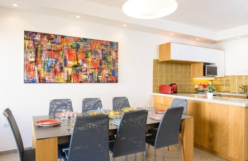 Tel Aviv Promenade Apartment | Frishman Beach Prime Location w/ Parking