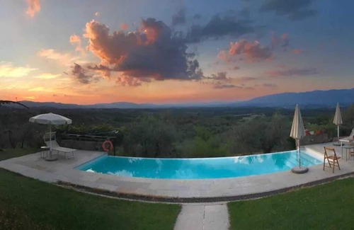 Montevarchi Villa | From this area you can easily reach Florence, Arezzo, Siena, Chianti