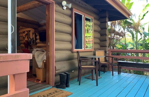 Kukuihaele Cabin | FROG POND Cozy, streamside family cabin for 3 - 4