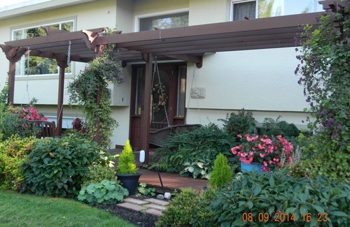 Central Saanich House | From Butchart To Beaches, Make Our Home Your Home Away From Home Year Round.