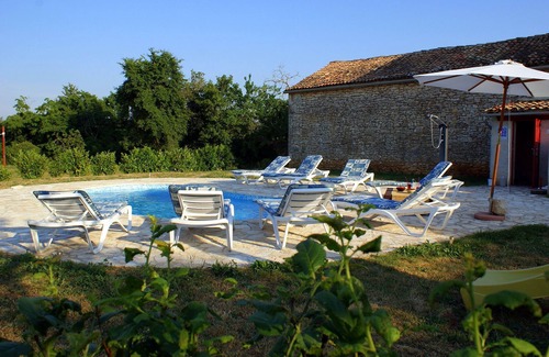 Pinezici House | From the 23-10. 07 Discount 15% Large STONE HOUSE, with 4000m2 PLAYGROUND