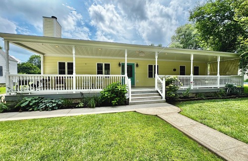 Marion House | From the moment you step onto our huge, inviting front porch, you'll feel your stress melt away