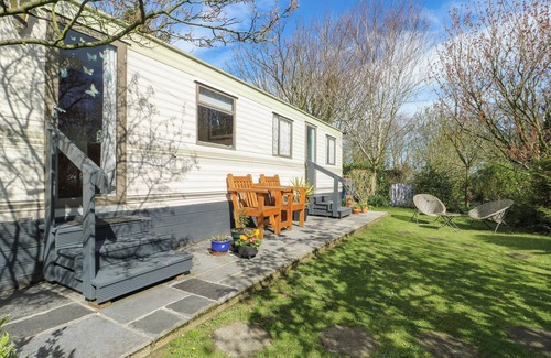 Cylch-Y-Garn Cottage | FRON DDERW CARAVAN, family friendly, with a garden in Llanfechell