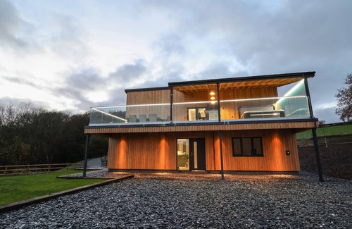 Ruthin Cottage | FRON HAUL - ROBIN GOCH, family friendly, with hot tub in Ruthin