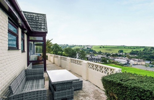Aberaeron Cottage | Frondeg translates to ’Pretty Hill’, this is exactly what this property offers.