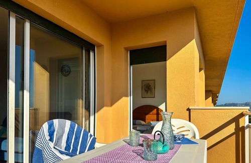 Aiguablava Apartment | Front beach Apartment -6 people.Two terraces. Garden and Pool. ParKing.