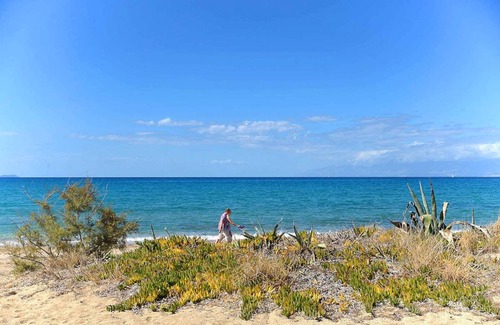 Almiros Beach House | Front beach holiday house