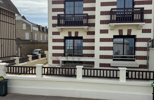 Saint-Regnobert-de-la-Cote-de-Nacre House | Front de Mer, 5 Chambres