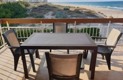 Pobles del Sud Apartment | Front line beach apartment with wifi