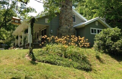 Almond Cabin | Front porch with bed swing, Pets Welcome, Hot Tub, Fireplace, Creek, Firepit.
