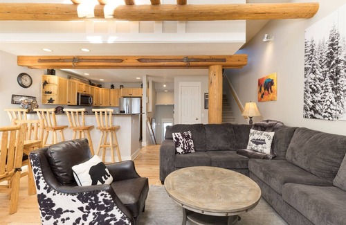 Saddle Ridge House | "Front Row" Saddle Ridge - New Bathrooms - Ski-in/out Townhome w/Hot Tub/Views