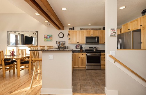 Saddle Ridge House | "Front Row" Saddle Ridge - New Bathrooms - Ski-in/out Townhome w/Hot Tub/Views