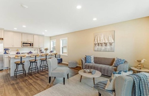 Poulsbo Apartment | Front Street Suite