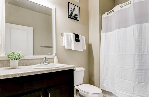 Roseland Apartment | Frontdesk | 2 BR in Roseland