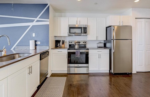 Downtown Fort Worth Apartment | Frontdesk | Bright 2 BR in Sundance Square