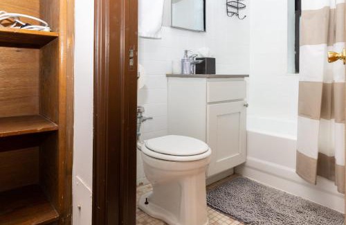 Hyde Park Apartment | FRONTDESK Classic 1 BR Apt near Jackson Park