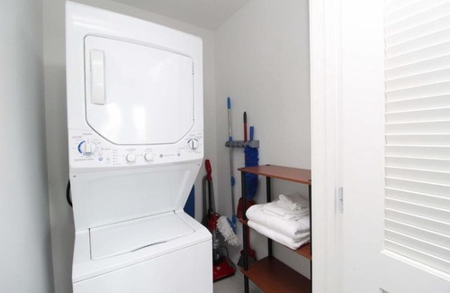East Hyde Park Apartment | FRONTDESK Dashing 1 BR Apt near The Smart Museum