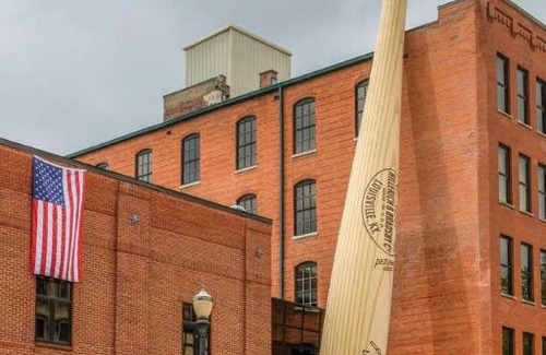 Butchertown Apartment | FRONTDESK Main & Clay Apts Louisville