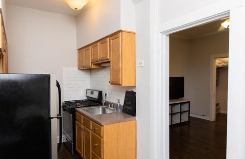 Hyde Park Apartment | FRONTDESK Open Studio Apt near Promontory Point