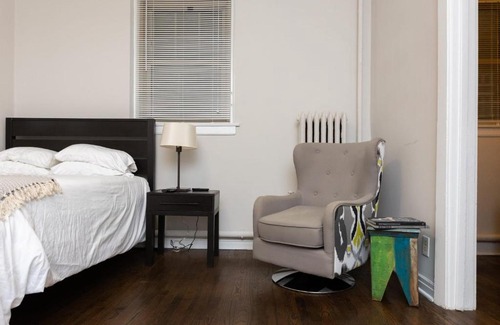 Hyde Park Apartment | FRONTDESK Open Studio Apt near Promontory Point