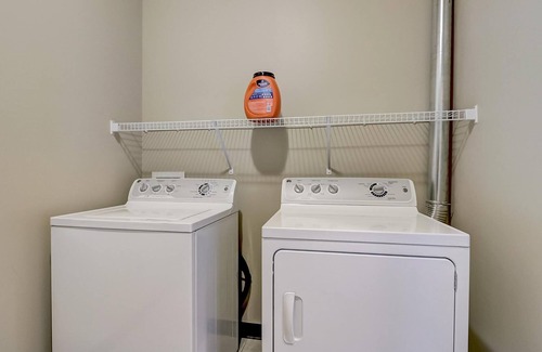Roseland Apartment | Frontdesk | Roseland 2 BR Close to ND