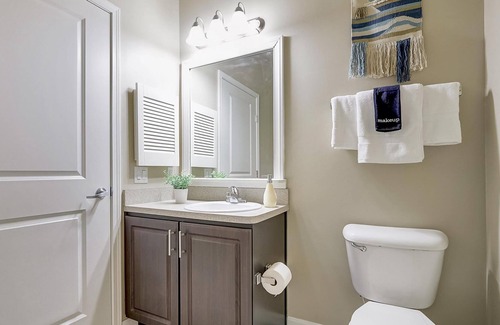 Roseland Apartment | Frontdesk | Roseland 2 BR Close to ND